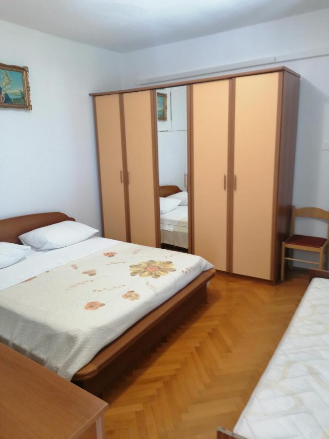 Apartments And Rooms Tomas Podstrana Buitenkant foto